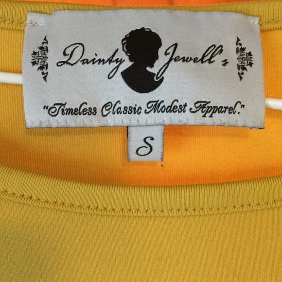 **SOLD** Dainty Jewell’s Ruffle Layering Top - Picture 3 of 5